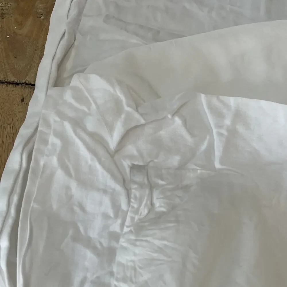 Pottery Barn Cal. King White Duvet Cover Lyocell Linen Button Closure